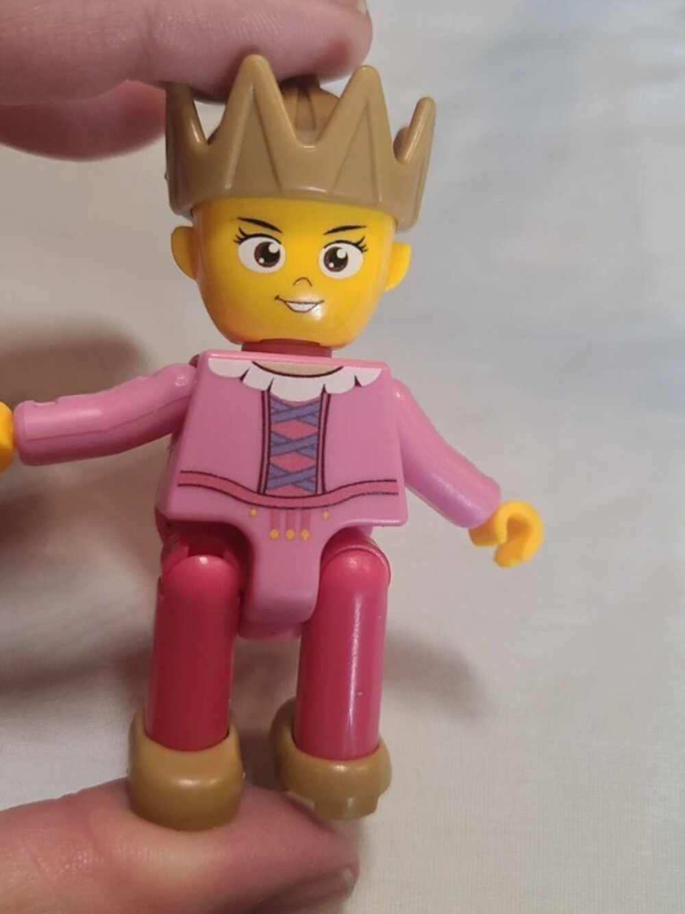 Magnetic tiles princess figure